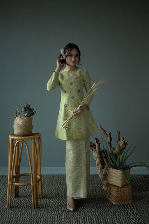 Raisa Brocade Tenun Pesak - Pucuk pisang Raisa Brocade Tenun Pesak - Pucuk pisang