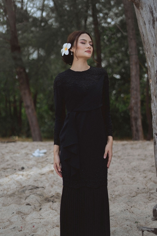 Cassandra -  Black Cassandra -  Black