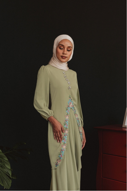 Widuri Sulam Kurung - Baby Green  Widuri Sulam Kurung - Baby Green
