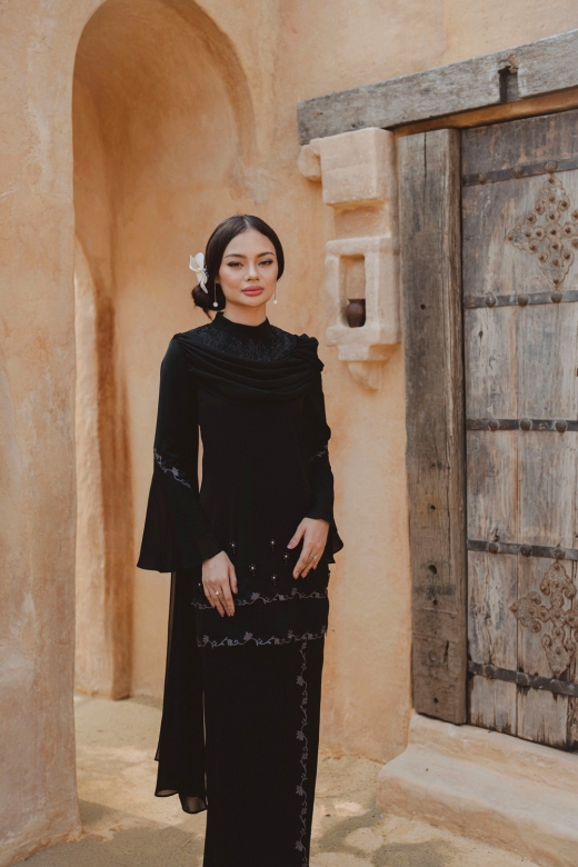 Laelia Drapes Kurung - Black