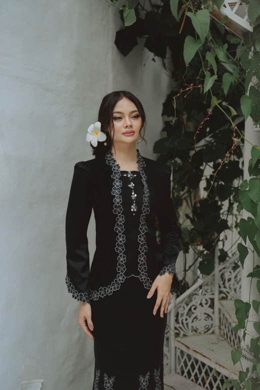 Azoura Kebaya - Black